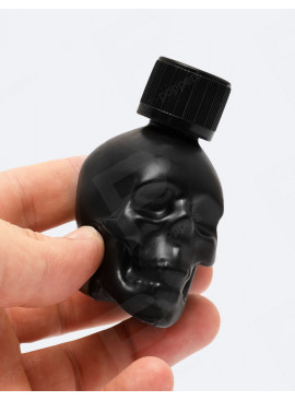 Black Skull 24 ml im hand