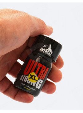 Ultra Strong XL Poppers 30 ml im hand
