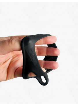 Cocksling Ball Splitter Brutus mit hand