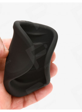 Vibrierender Masturbator Kamaria Tardenoche mit hand