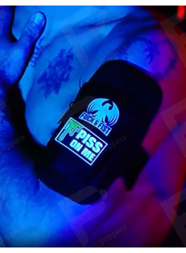 Darklands Fuck Bag TAG Piss On Me mit arm