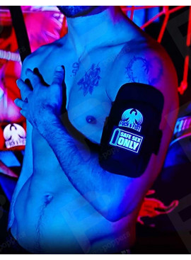 Darklands Fuck Bag TAG Safe Sex Only beispiel mit arm